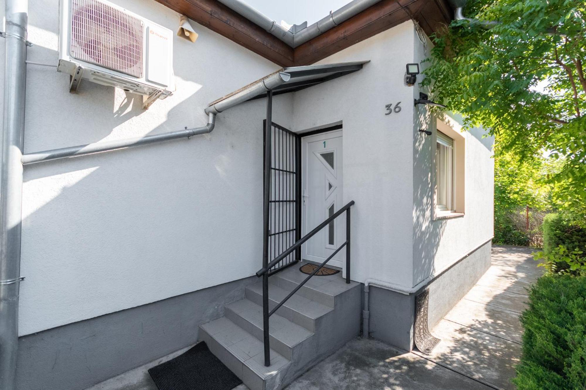 Apartment B12